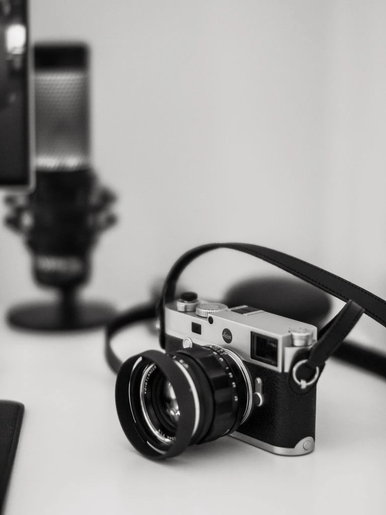 Used Leica 50mm Summicron-M f/2, grade A.